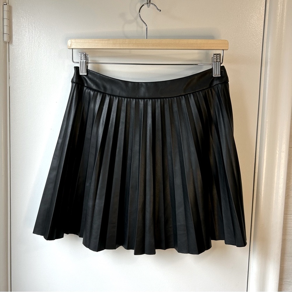 ZARA Pleated Leather Short Skirt Black - Picture 1 of 10